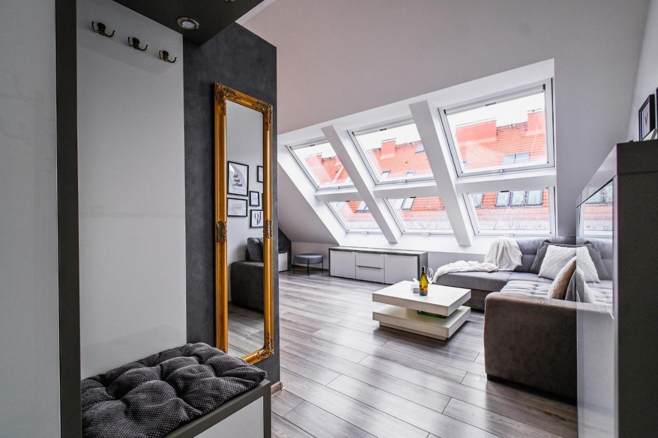 Luxury Apartment In The City Center Bratislava Esterno foto