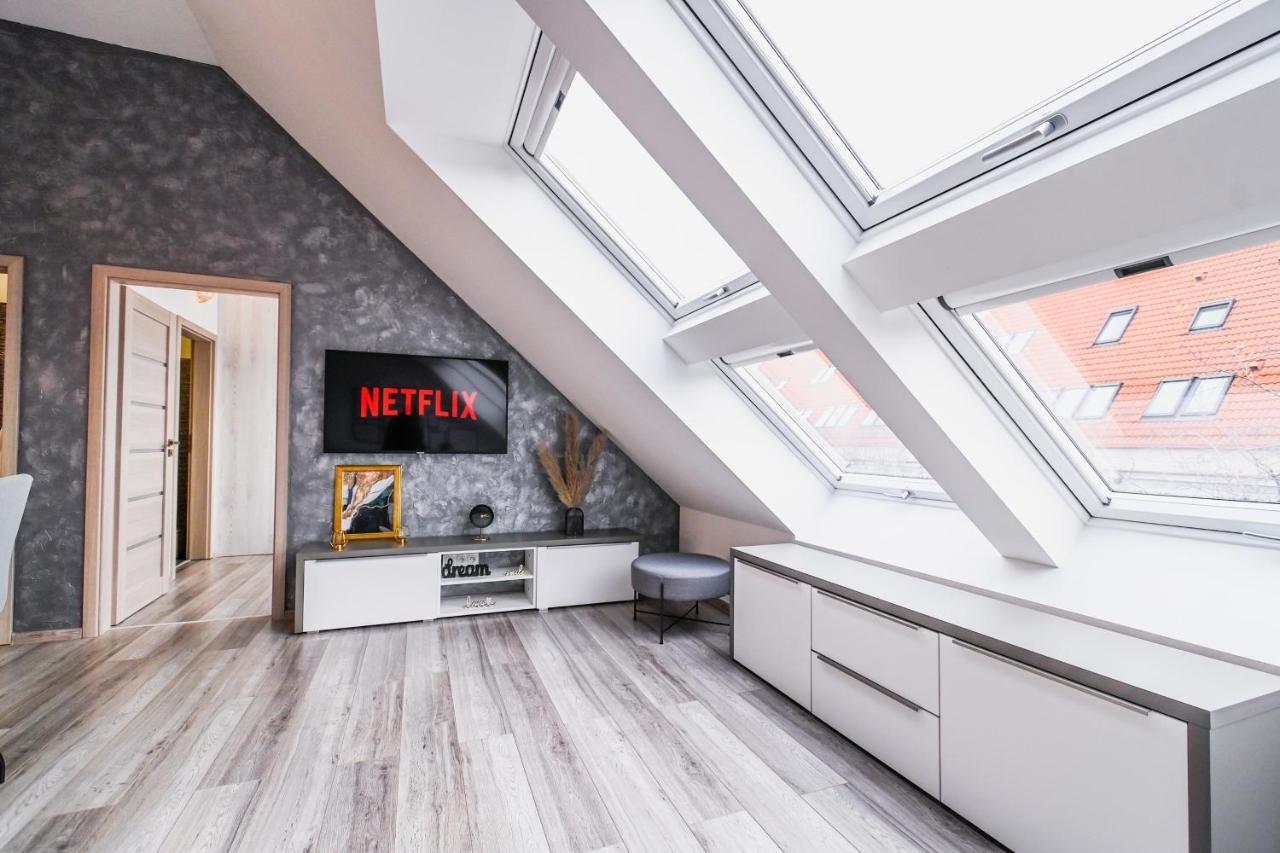 Luxury Apartment In The City Center Bratislava Esterno foto