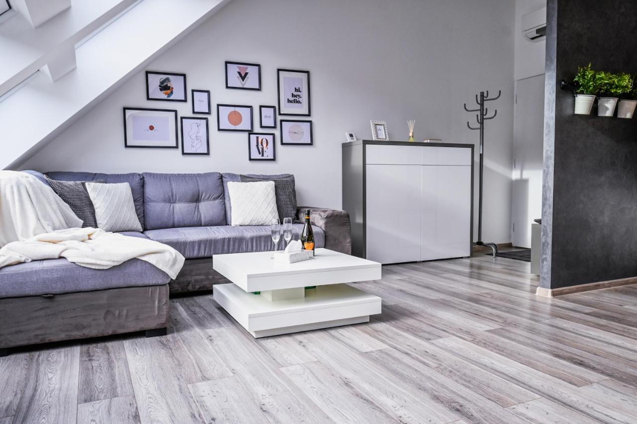 Luxury Apartment In The City Center Bratislava Esterno foto
