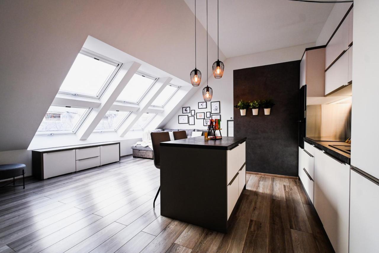 Luxury Apartment In The City Center Bratislava Esterno foto