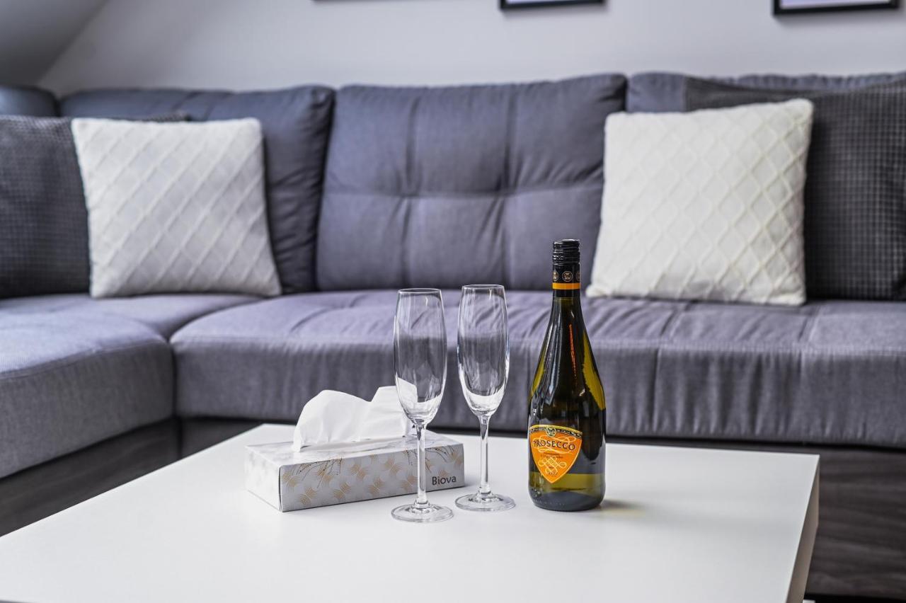 Luxury Apartment In The City Center Bratislava Esterno foto