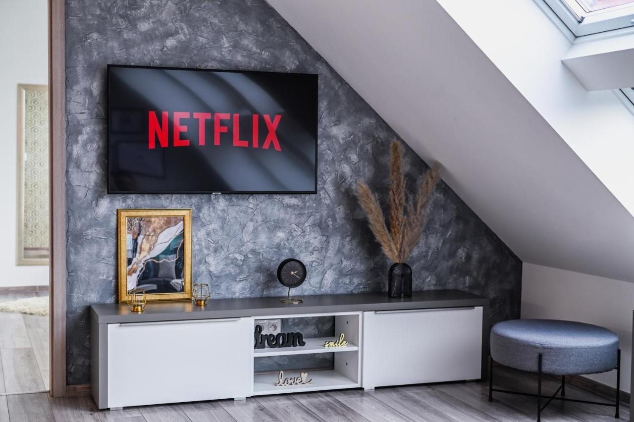 Luxury Apartment In The City Center Bratislava Esterno foto