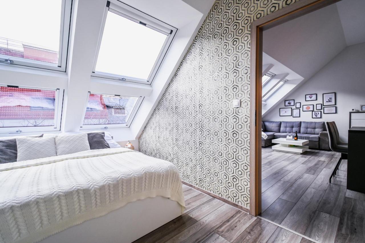 Luxury Apartment In The City Center Bratislava Esterno foto