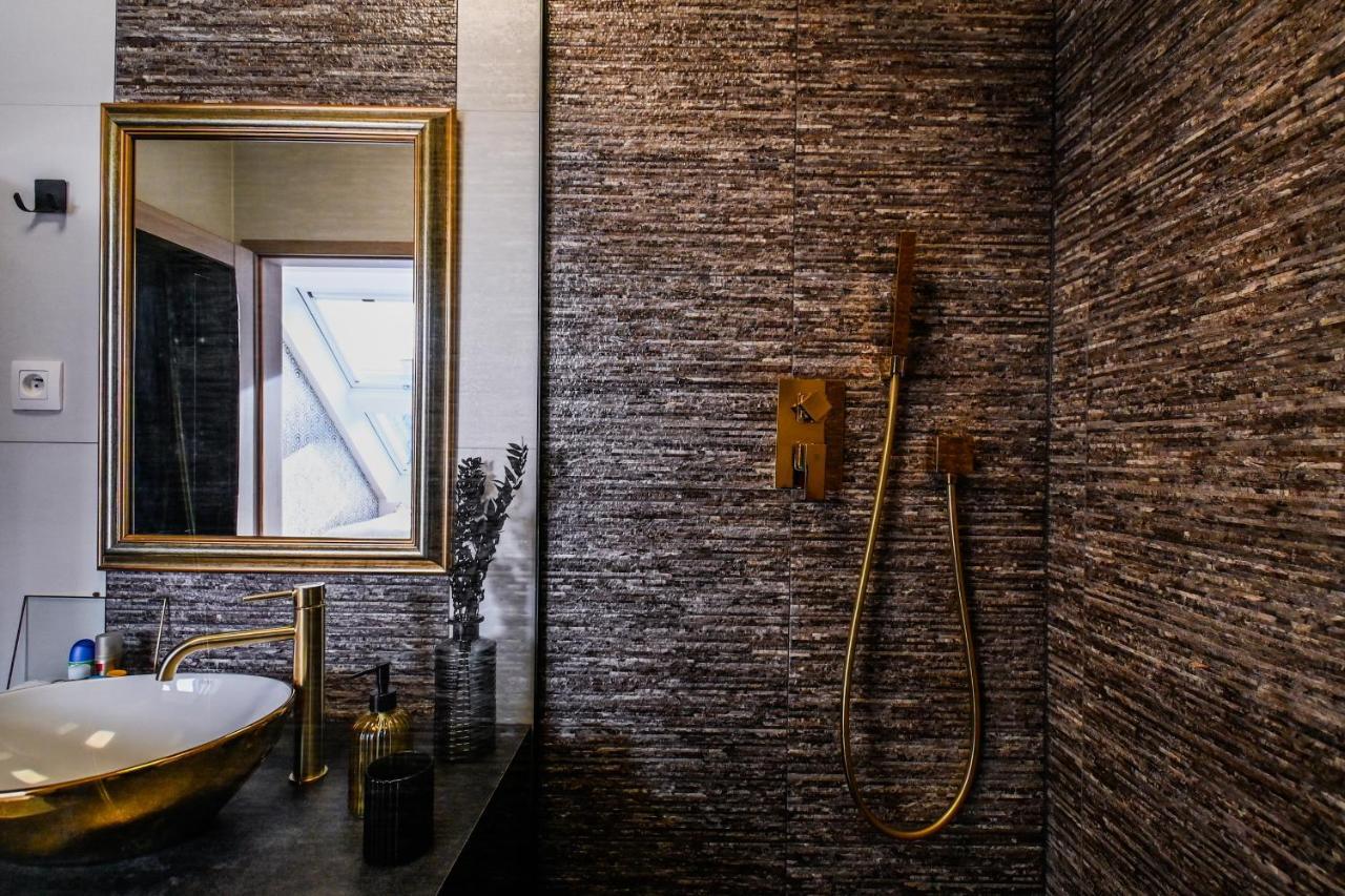 Luxury Apartment In The City Center Bratislava Esterno foto