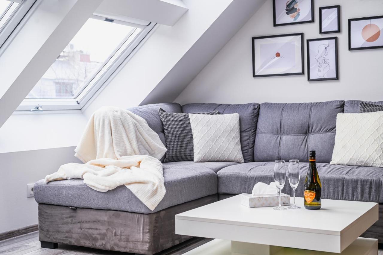 Luxury Apartment In The City Center Bratislava Esterno foto