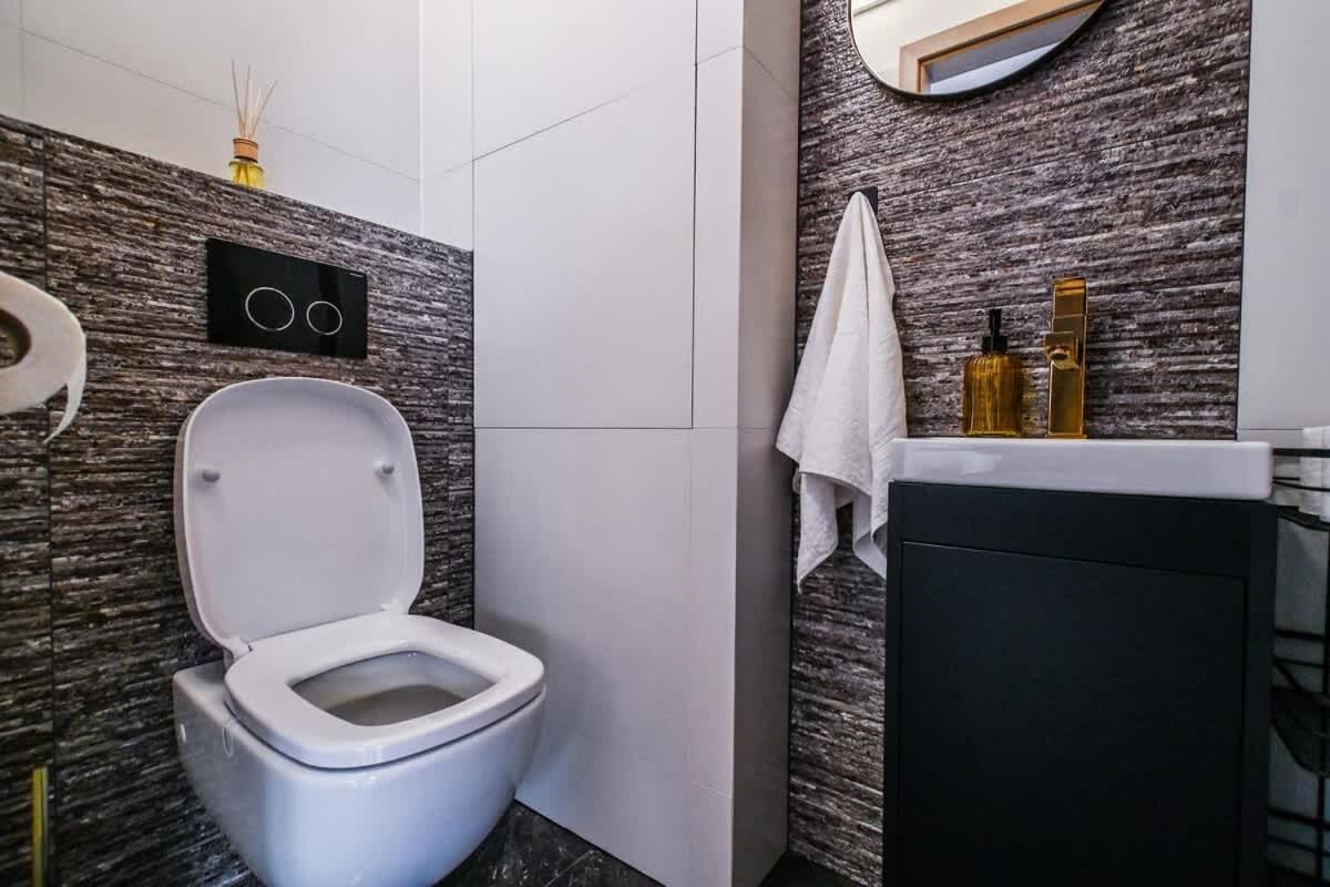 Luxury Apartment In The City Center Bratislava Esterno foto