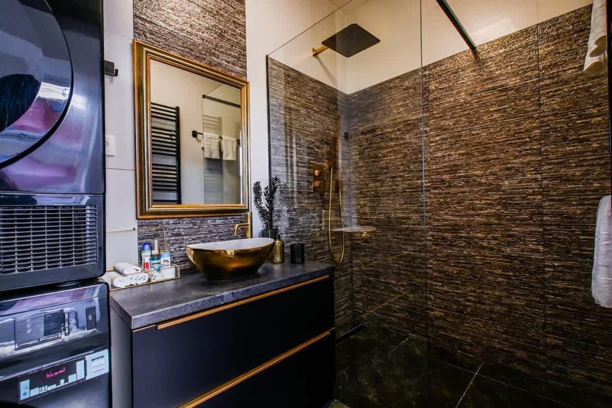 Luxury Apartment In The City Center Bratislava Esterno foto