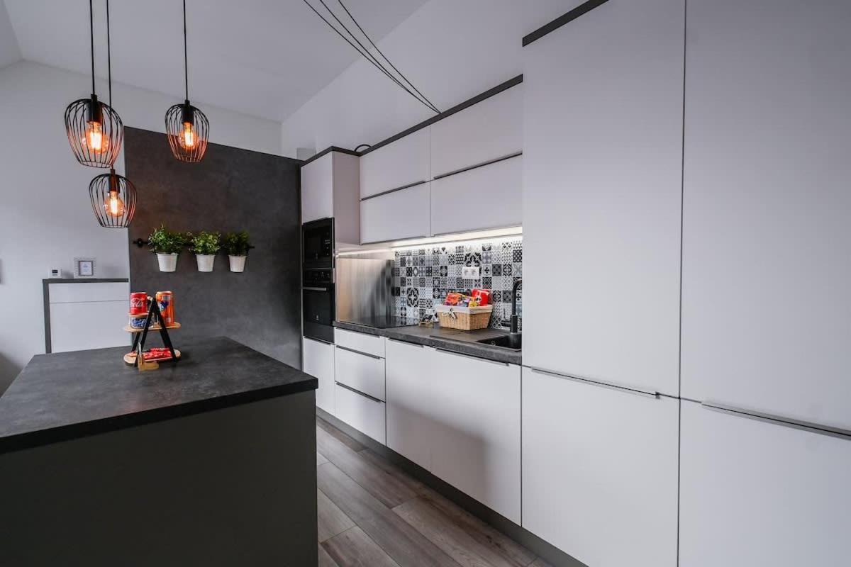 Luxury Apartment In The City Center Bratislava Esterno foto